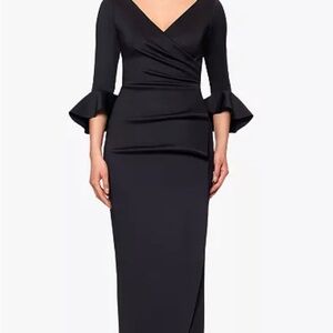 Betsy & Adam
Petites V-Neck Scuba Long Sheath Dress size 12